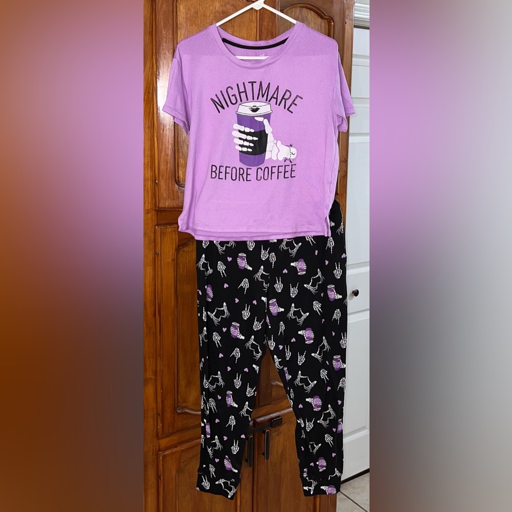 Women’s ‘Nightmare Before Coffee’ Halloween Pajama Set! Size Medium (8-10).